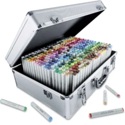 COPIC® sketch Marker Aluminiumkoffer mit 358 Farbtönen