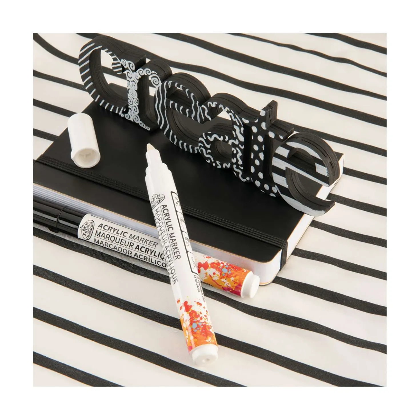 Royal & Langnickel® ACRYLIC MARKER – 2er Set Schwarz & Weiß, Reversible Tip